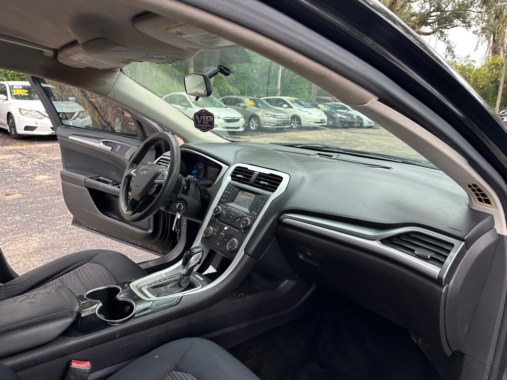 2016 Ford Fusion Image 19