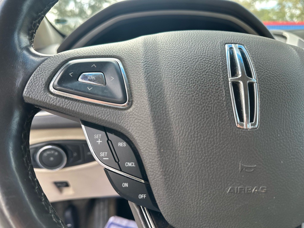 2016 Lincoln MKZ Image 16