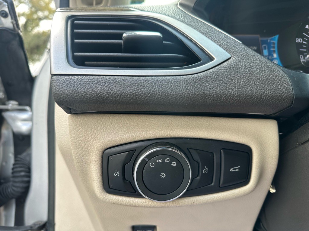 2016 Lincoln MKZ Image 20