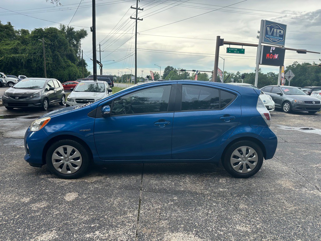 2014 Toyota Prius Image 2