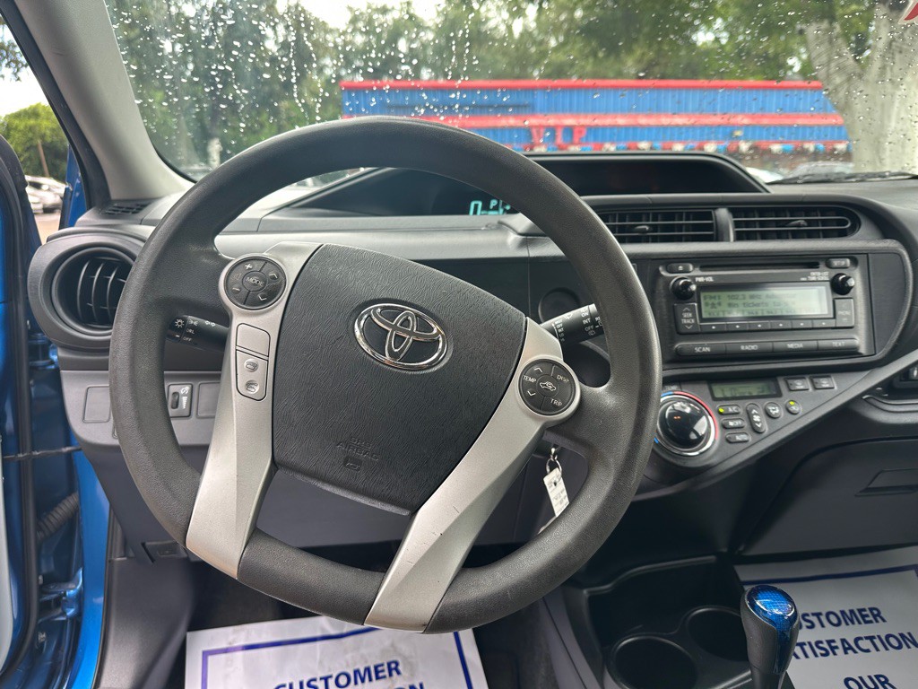 2014 Toyota Prius Image 12