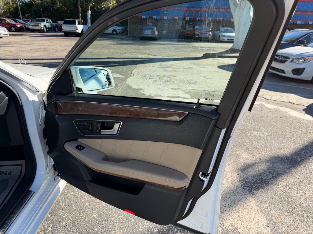 2013 Mercedes-Benz E-Class Image 21