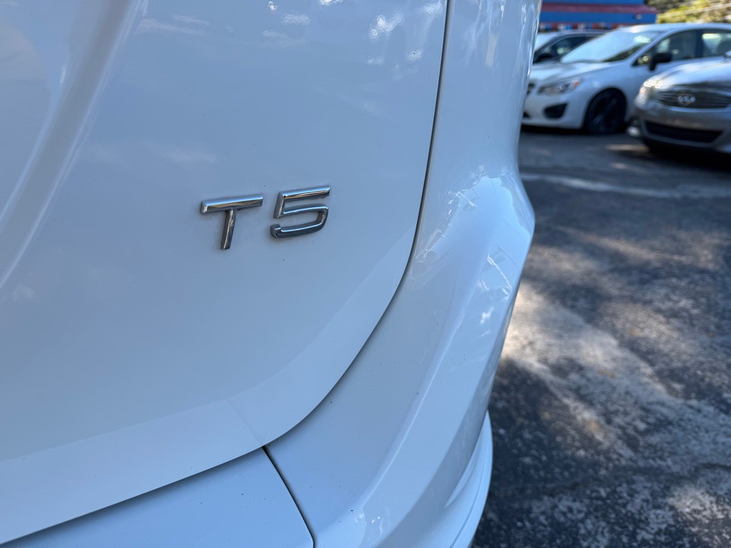 2016 Volvo XC60 Image 12