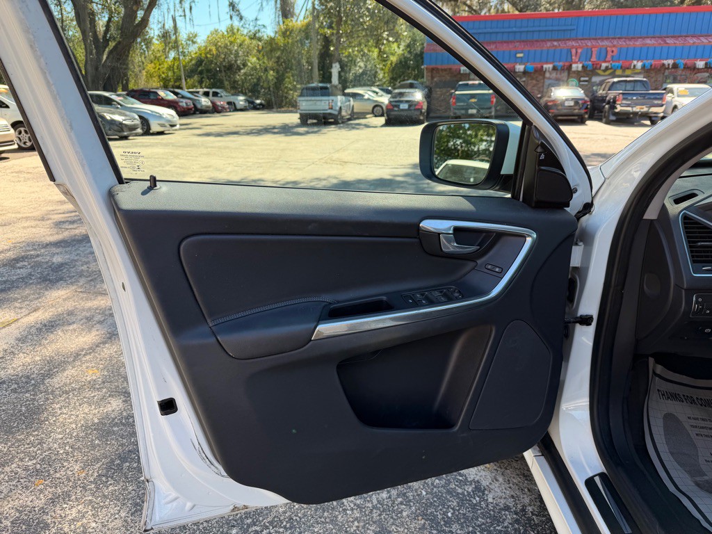 2016 Volvo XC60 Image 13