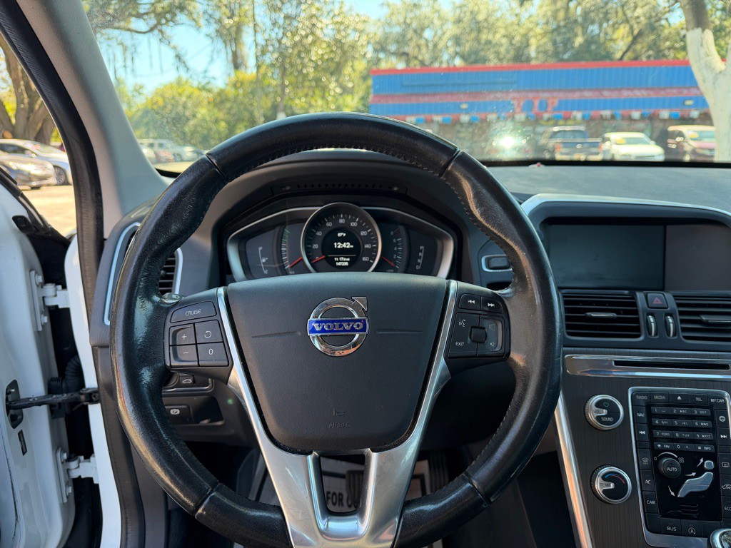 2016 Volvo XC60 Image 16