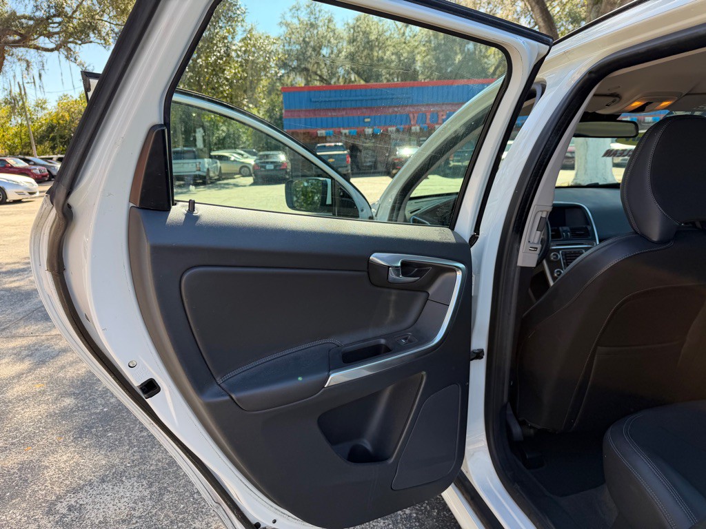 2016 Volvo XC60 Image 19