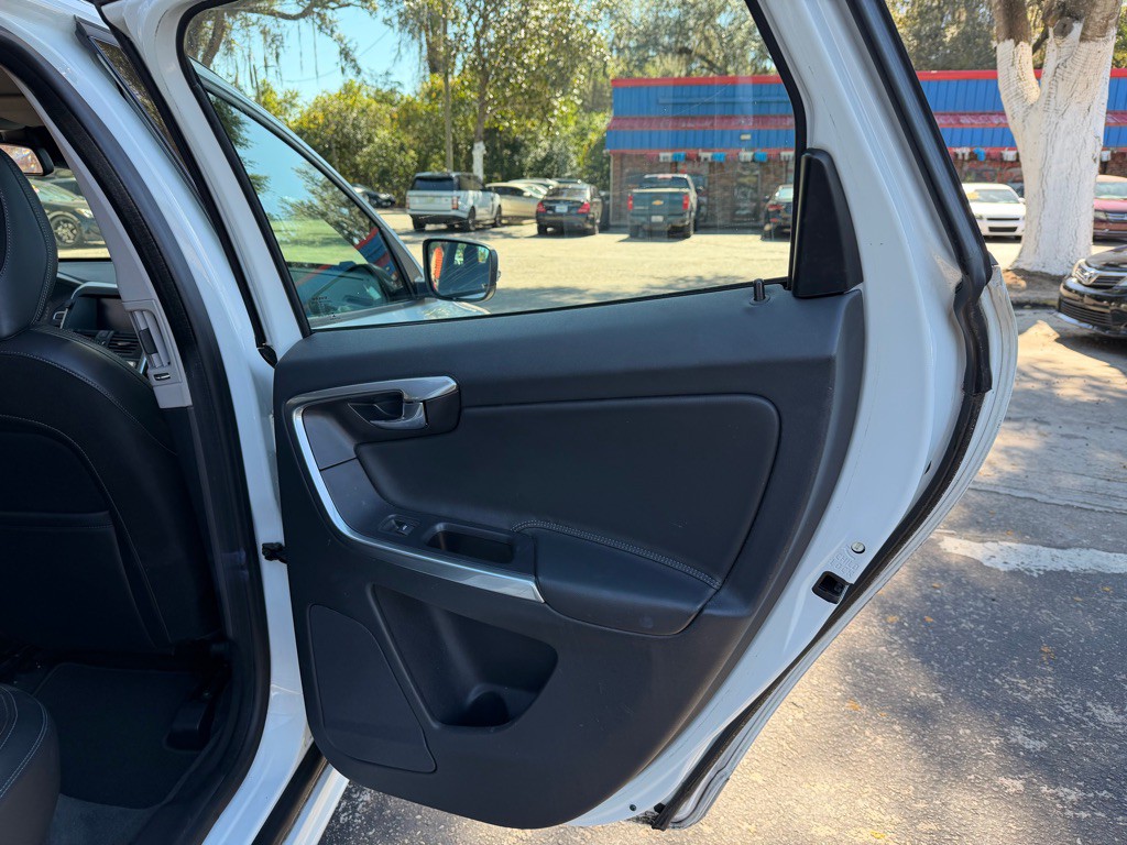 2016 Volvo XC60 Image 21