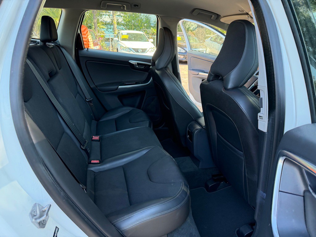 2016 Volvo XC60 Image 22