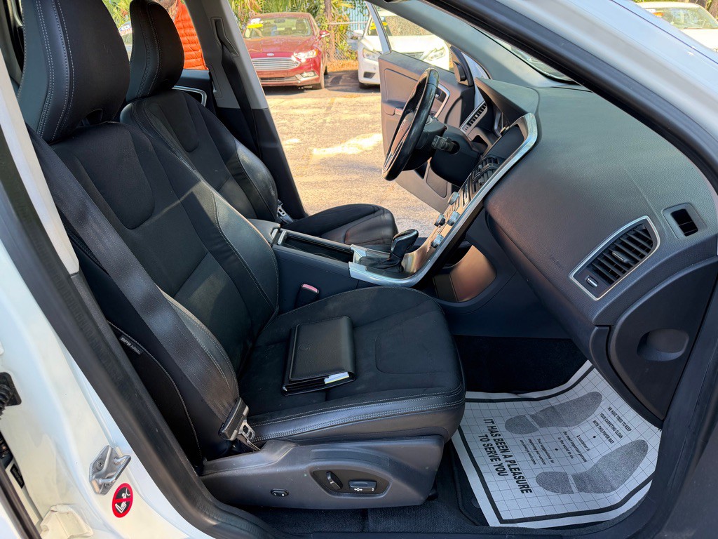 2016 Volvo XC60 Image 24