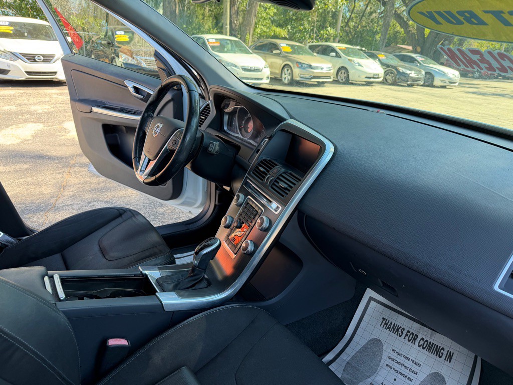 2016 Volvo XC60 Image 25