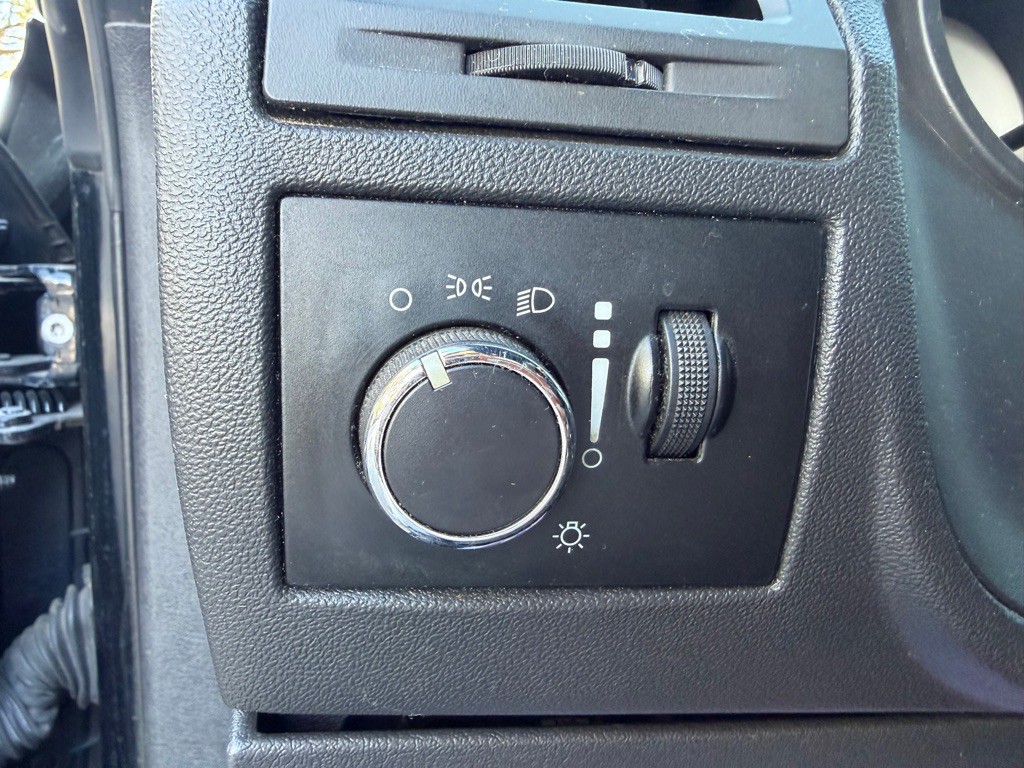 2014 Dodge Challenger Image 14