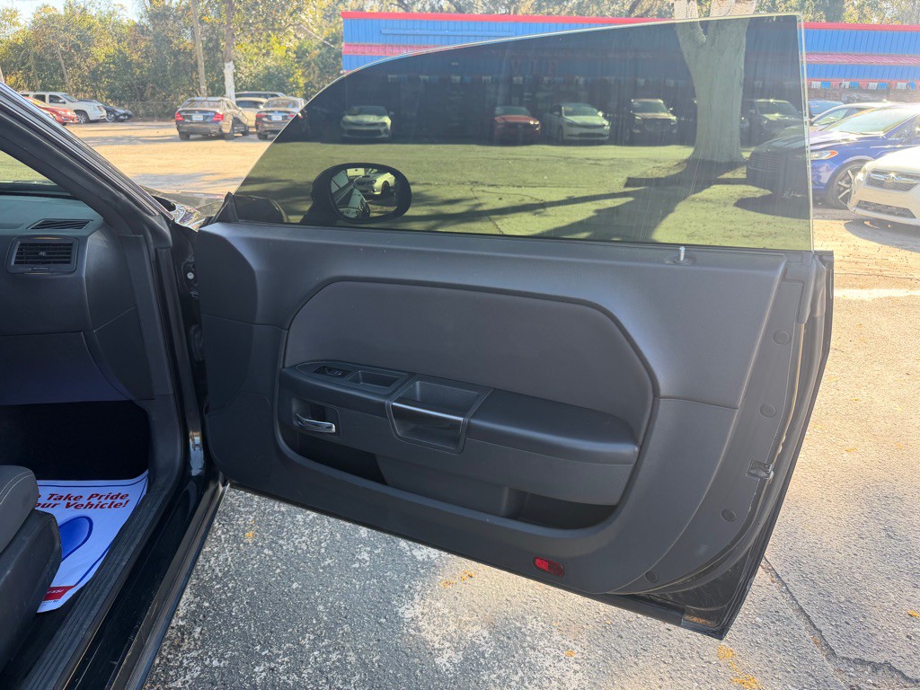 2014 Dodge Challenger Image 19