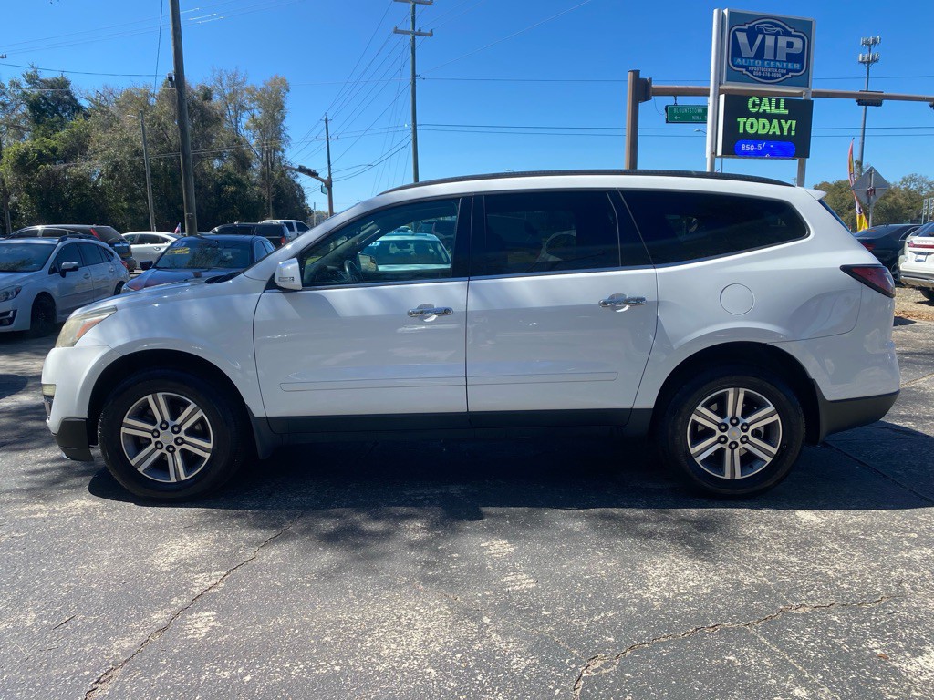 2017 Chevrolet Traverse Image 2