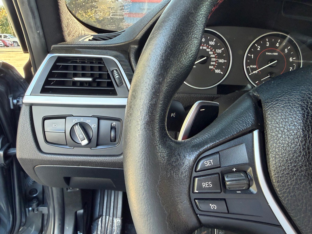 2016 BMW 3 Series Image 11