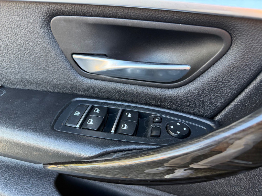 2016 BMW 3 Series Image 13