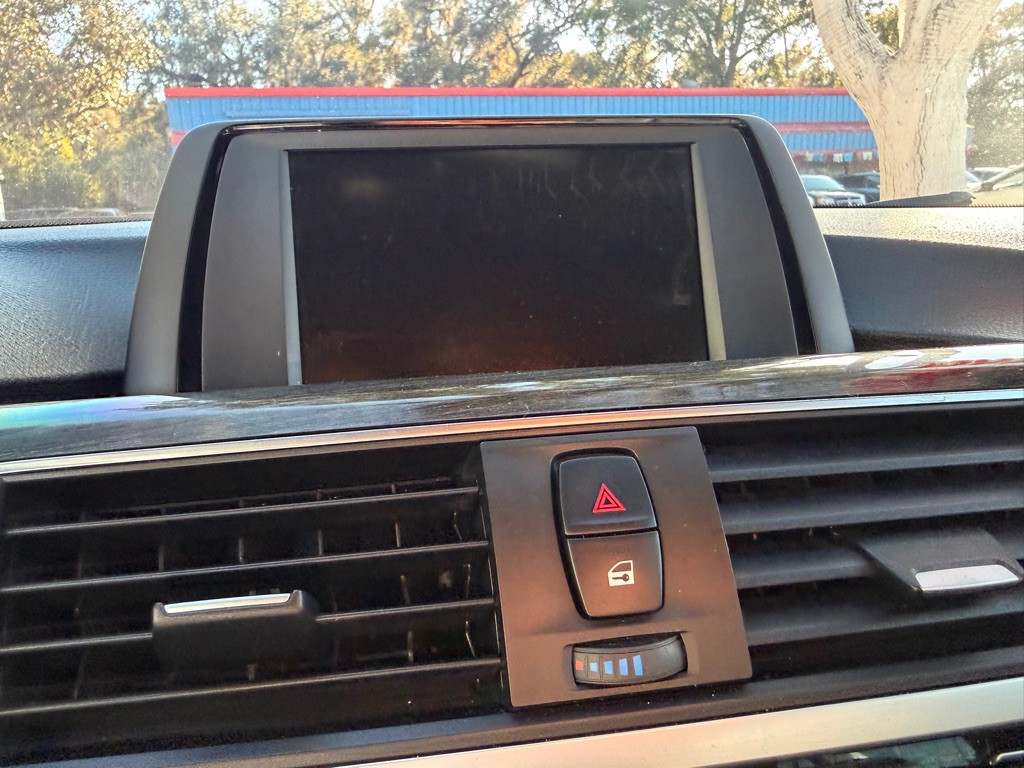 2016 BMW 3 Series Image 16