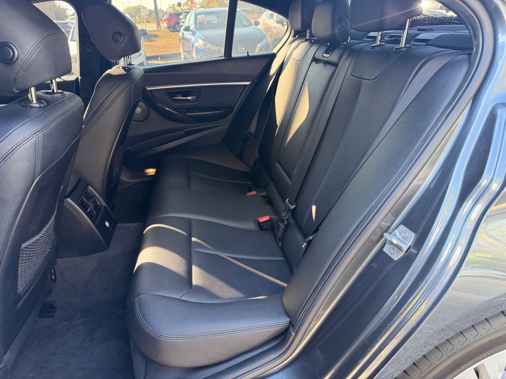2016 BMW 3 Series Image 21