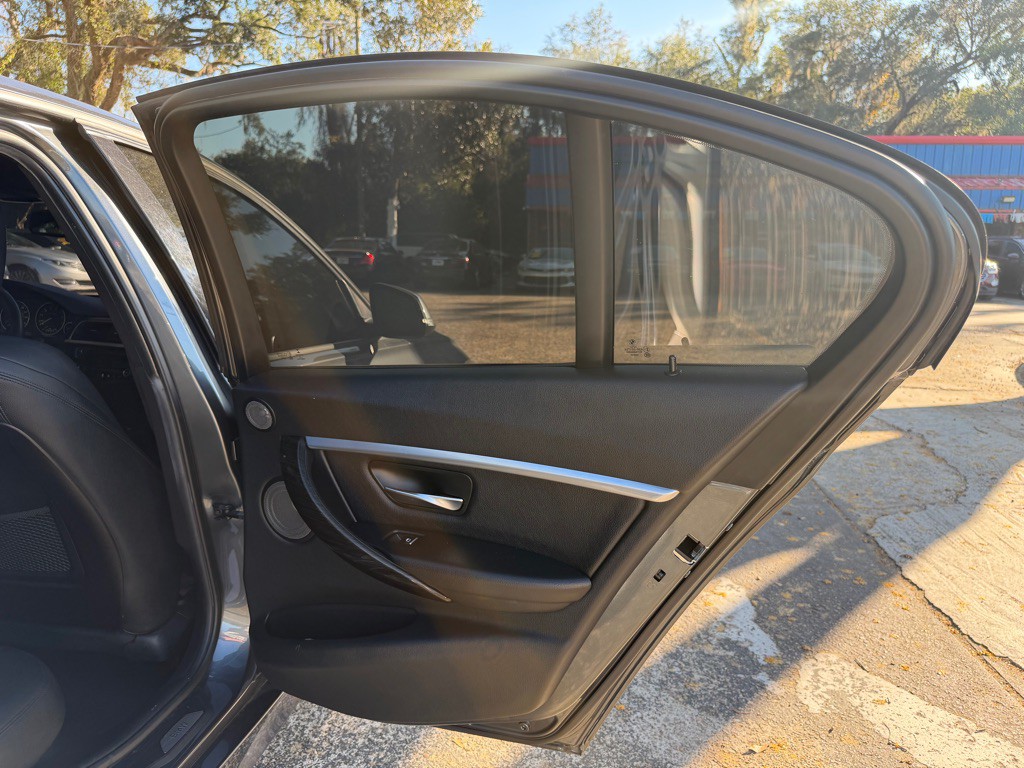 2016 BMW 3 Series Image 22