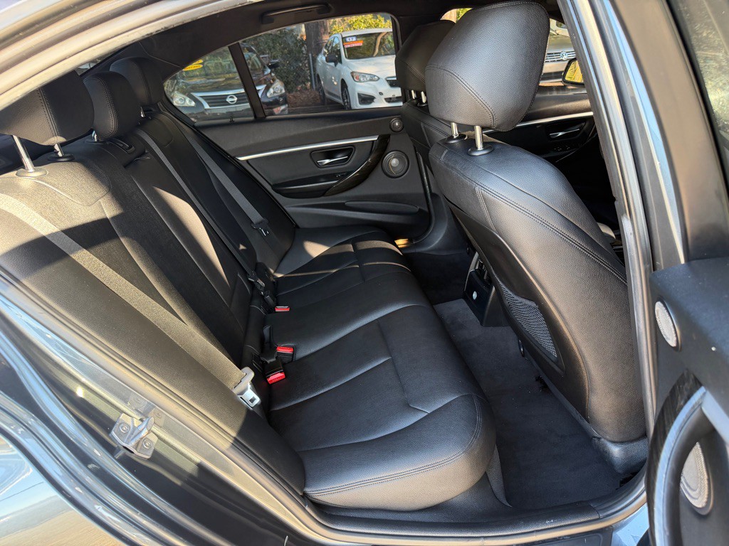 2016 BMW 3 Series Image 23