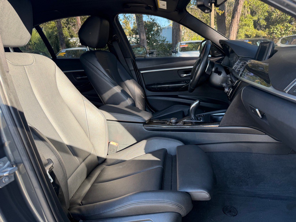 2016 BMW 3 Series Image 25