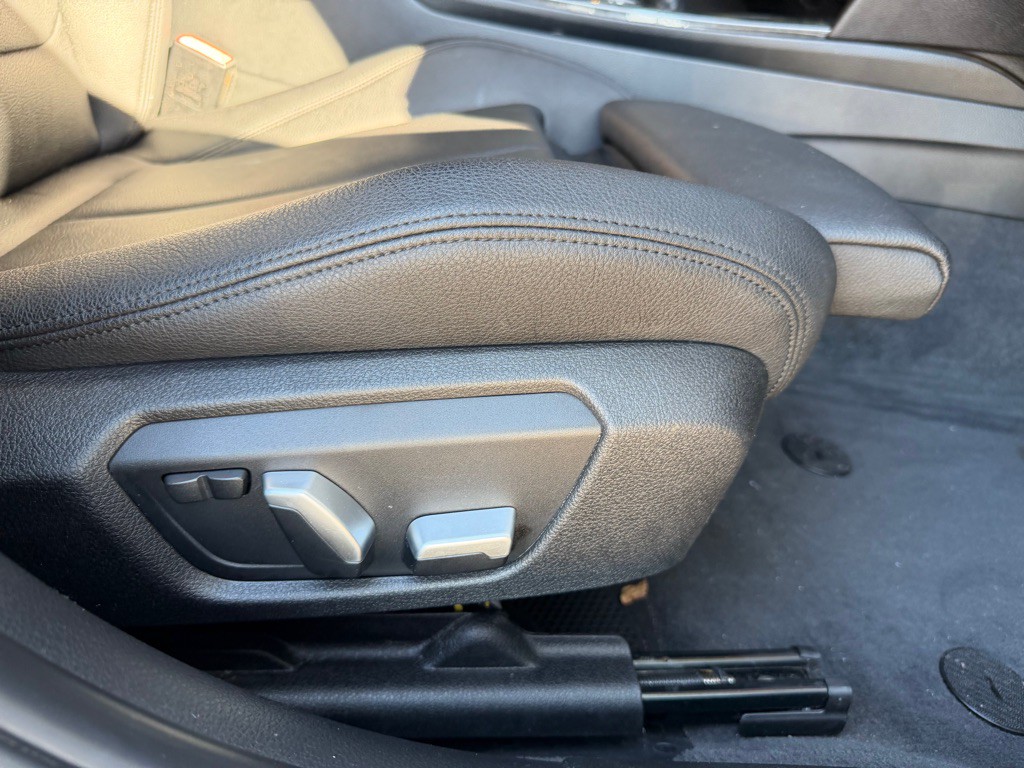 2016 BMW 3 Series Image 26