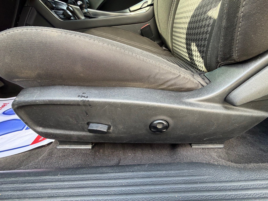 2018 Dodge Challenger Image 18