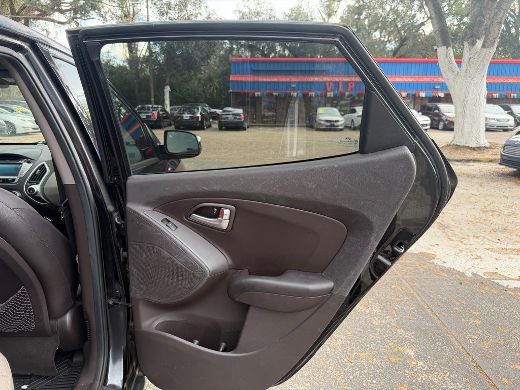 2013 Hyundai Tucson Image 32