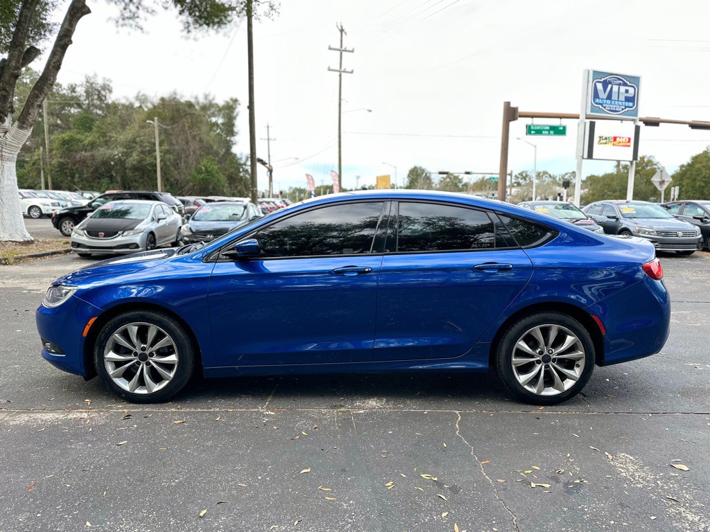 2015 Chrysler 200 Image 2