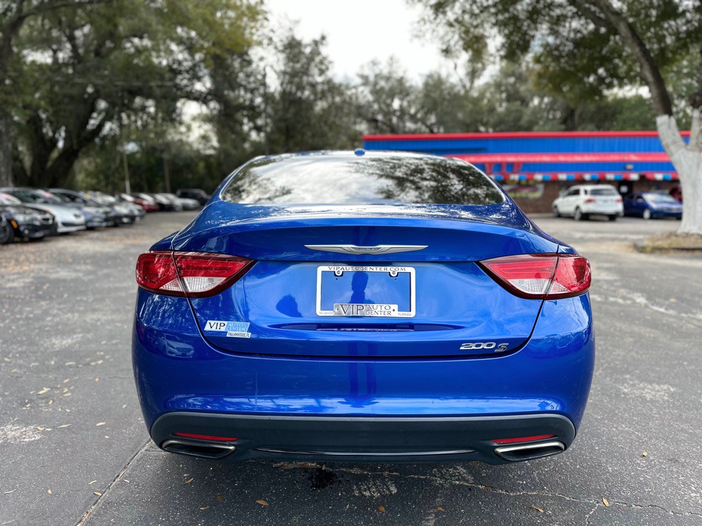 2015 Chrysler 200 Image 4