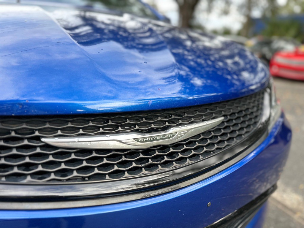 2015 Chrysler 200 Image 9