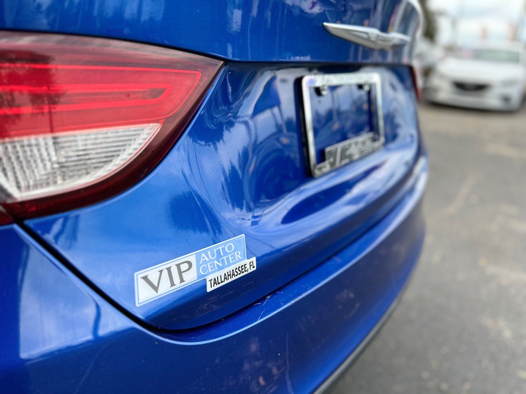 2015 Chrysler 200 Image 10