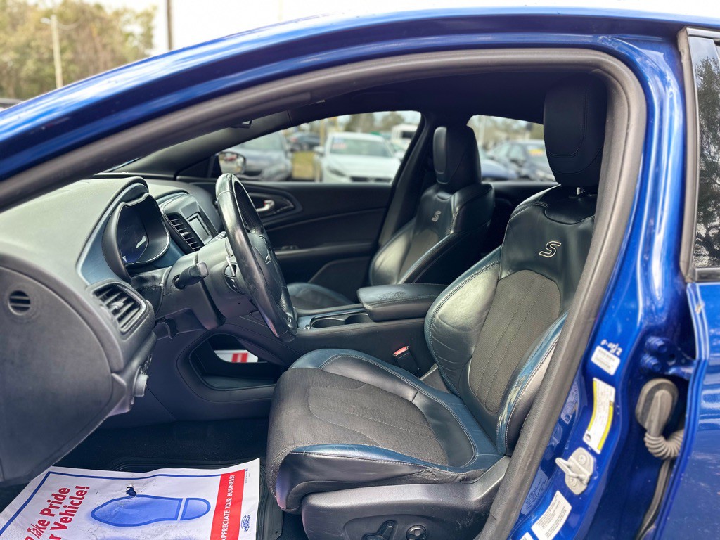 2015 Chrysler 200 Image 13