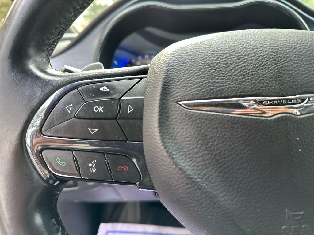 2015 Chrysler 200 Image 17