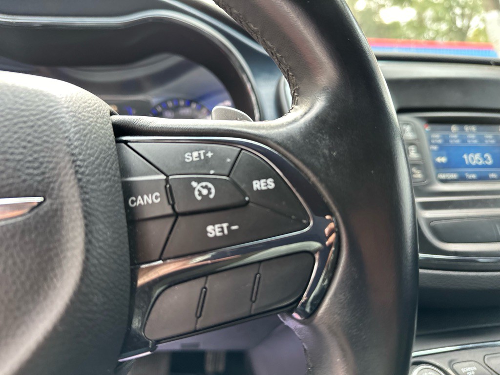 2015 Chrysler 200 Image 18