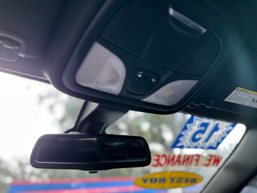 2015 Chrysler 200 Image 20