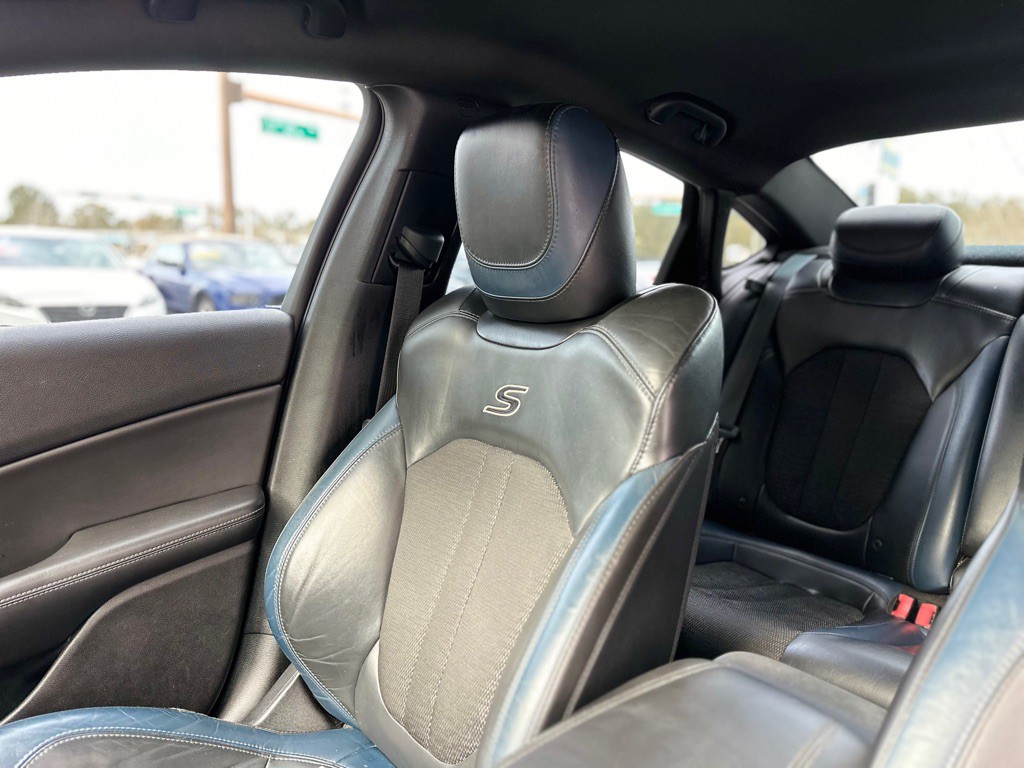 2015 Chrysler 200 Image 22