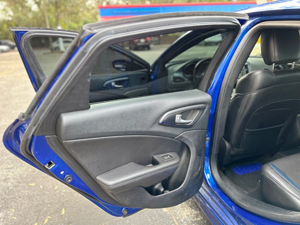 2015 Chrysler 200 Image 23