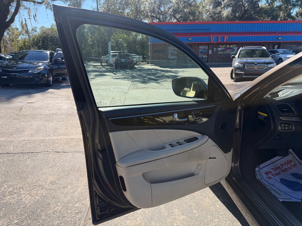 2016 Hyundai Equus Image 12