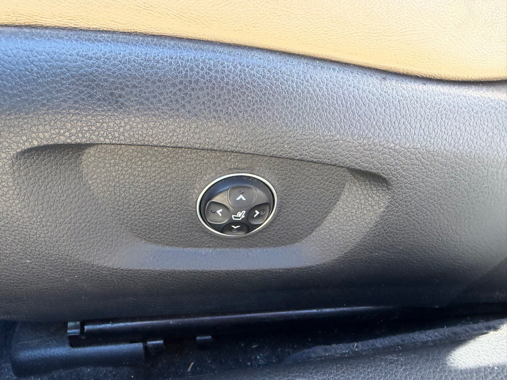 2016 Hyundai Equus Image 14