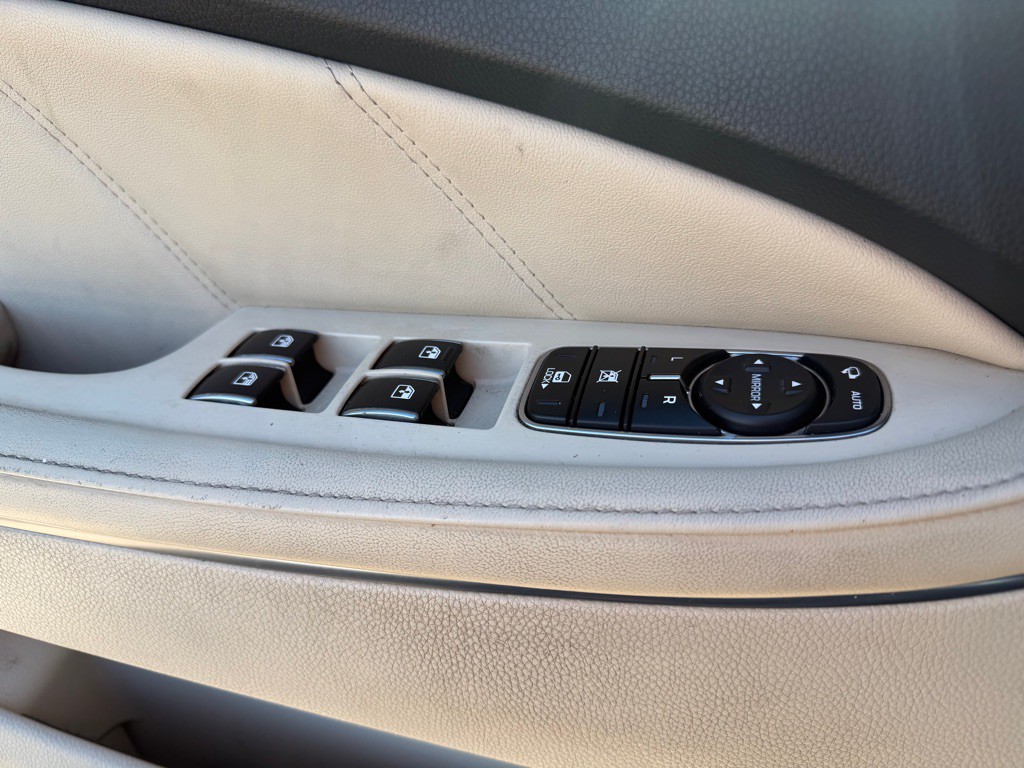 2016 Hyundai Equus Image 18