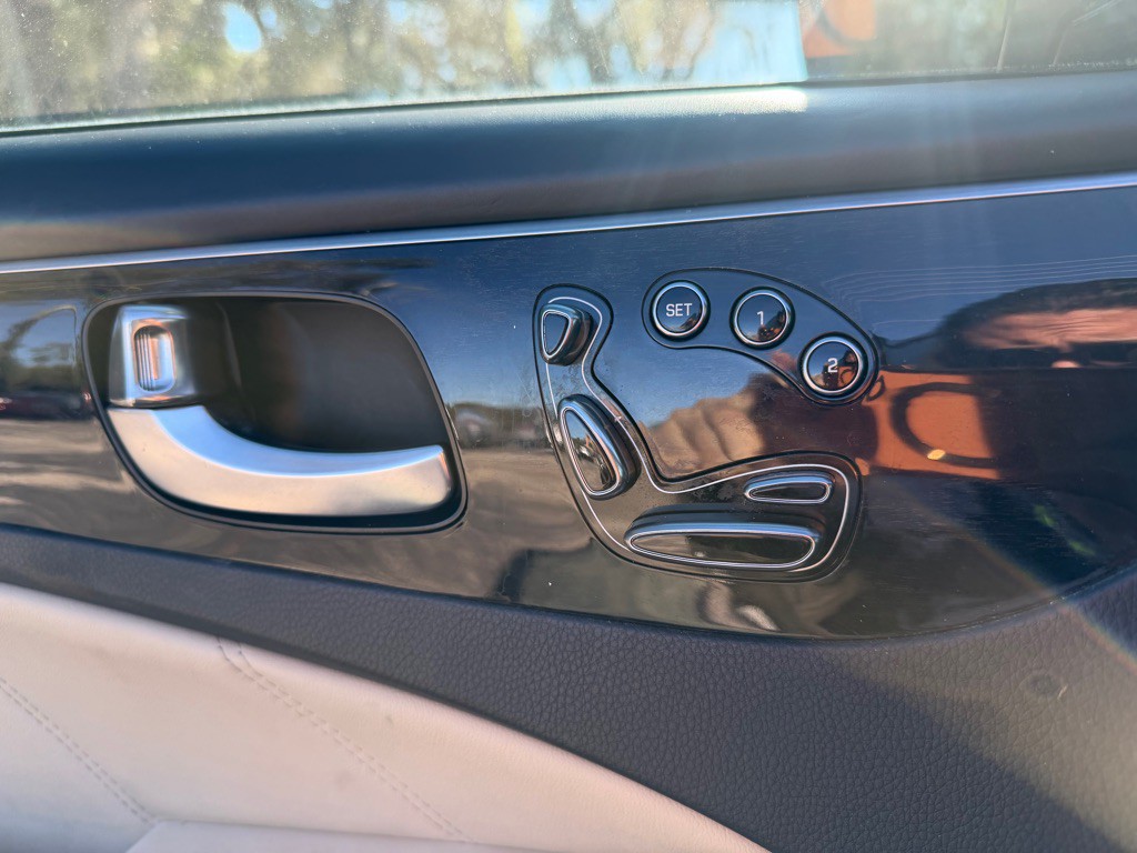 2016 Hyundai Equus Image 19