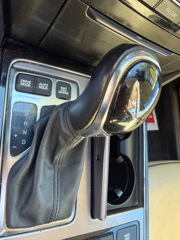 2016 Hyundai Equus Image 25