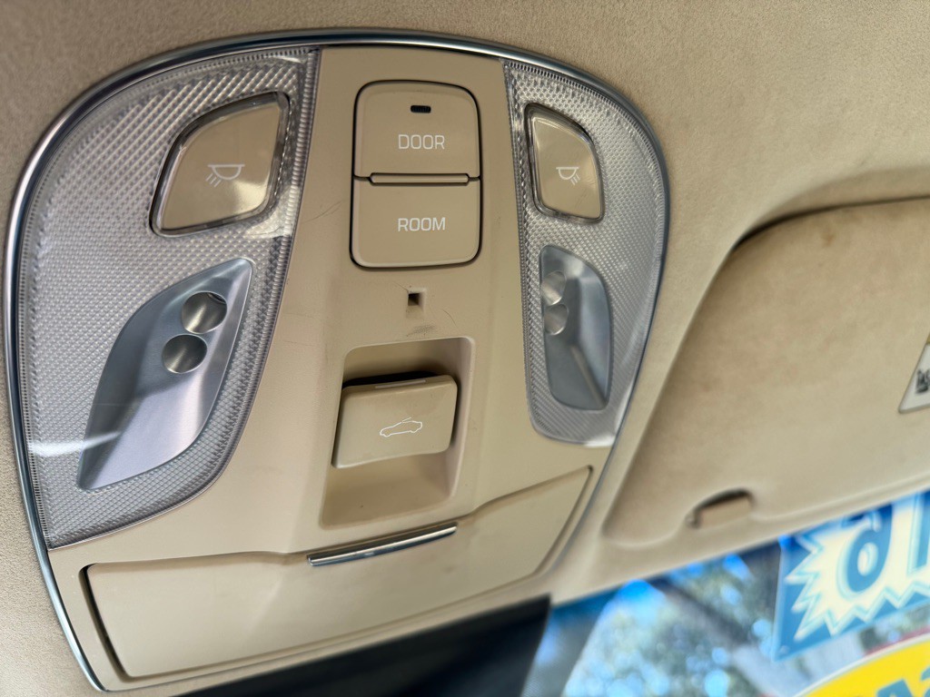 2016 Hyundai Equus Image 26