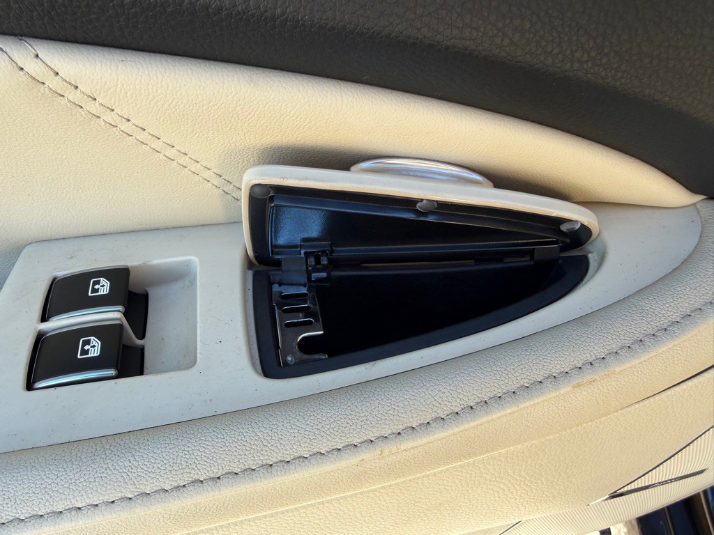 2016 Hyundai Equus Image 34