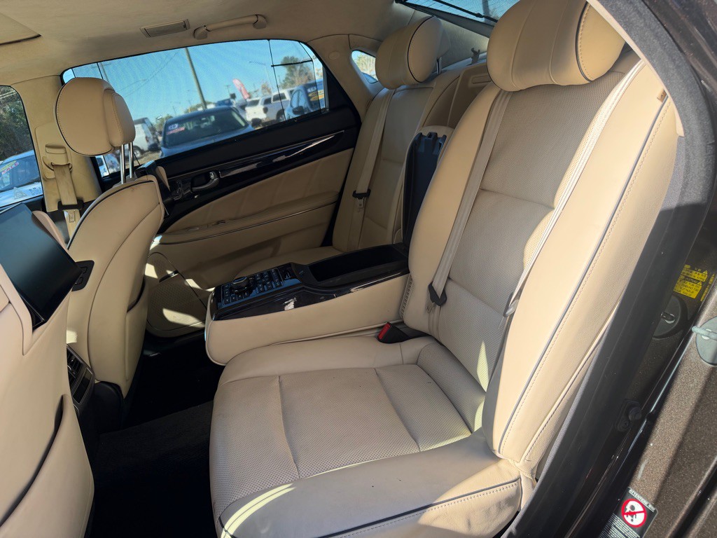 2016 Hyundai Equus Image 36