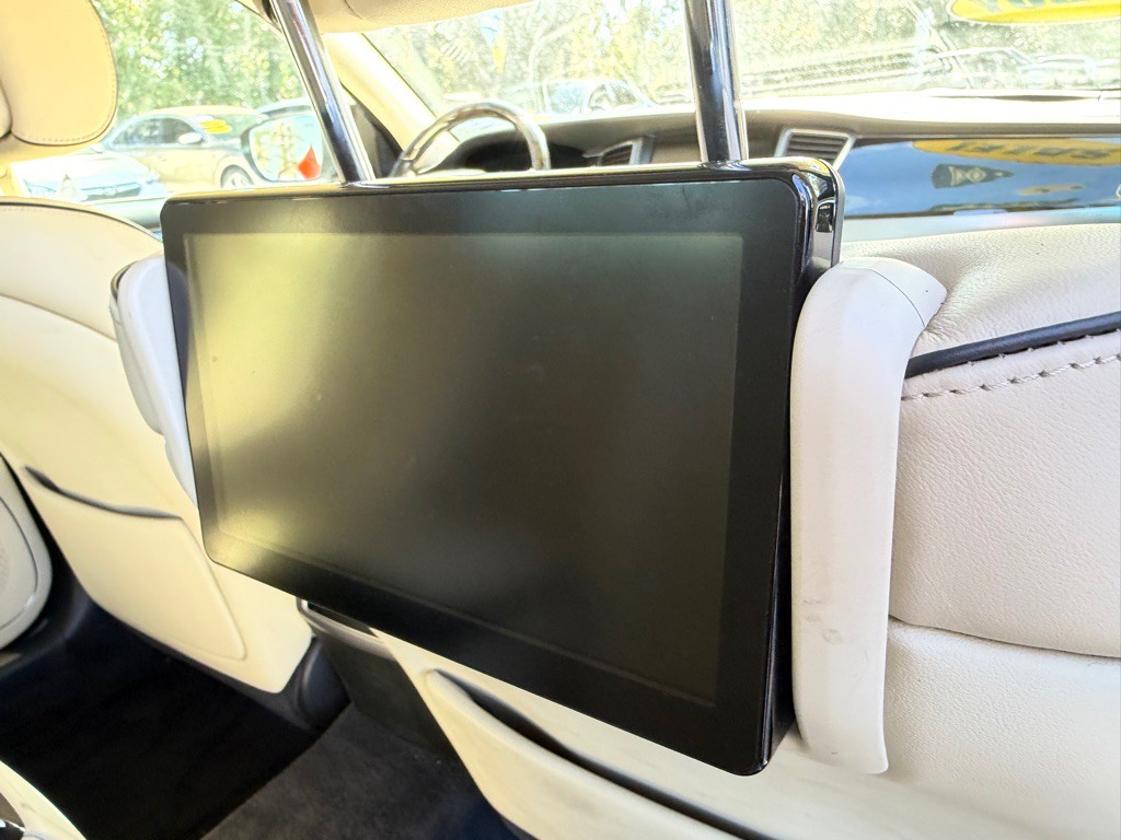 2016 Hyundai Equus Image 44