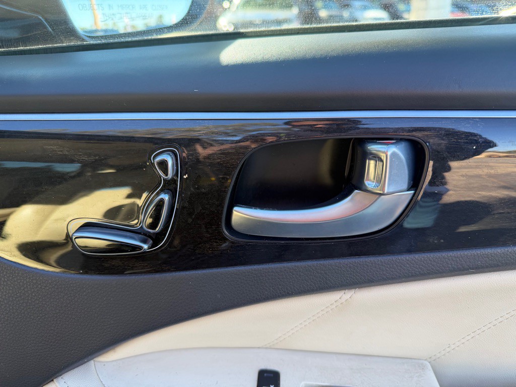 2016 Hyundai Equus Image 48