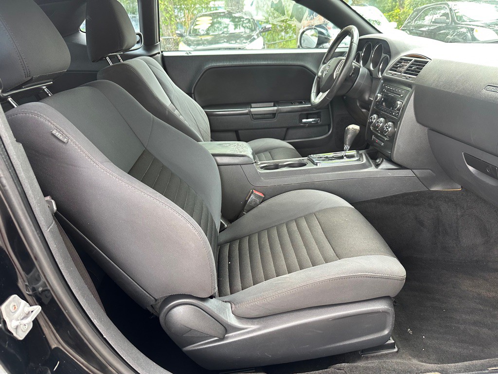 2013 Dodge Challenger Image 12