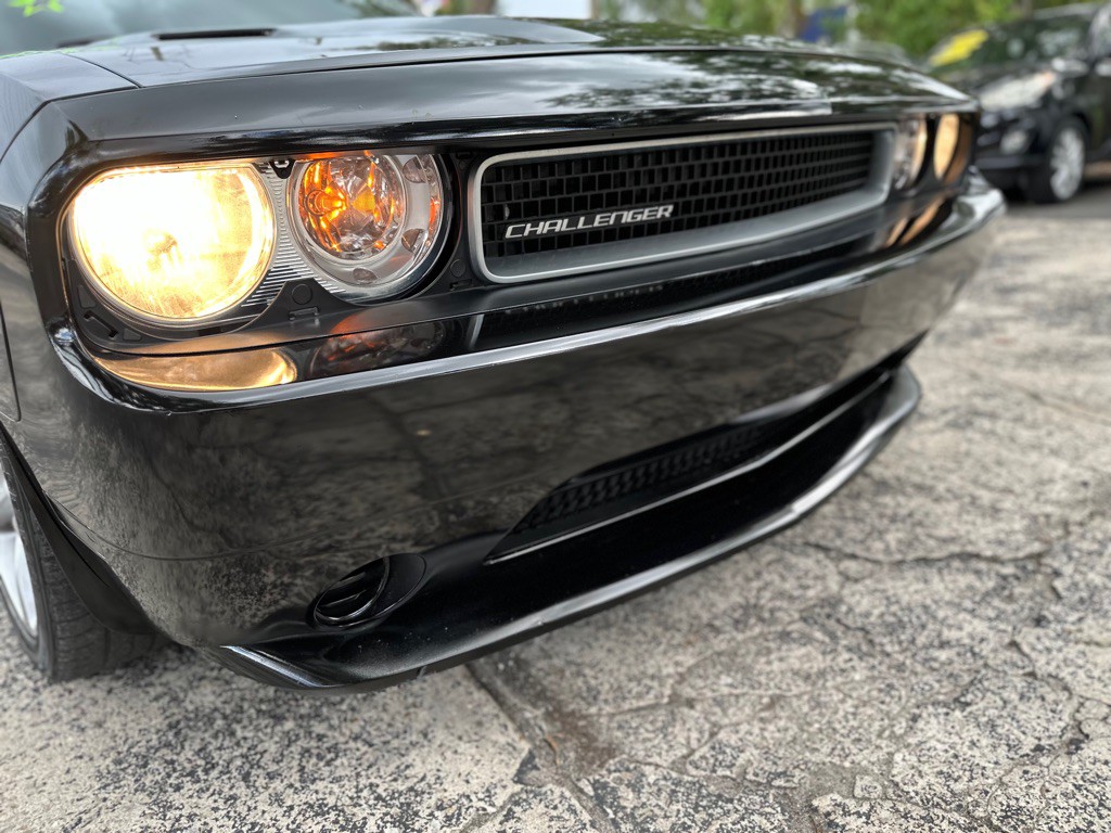 2013 Dodge Challenger Image 19