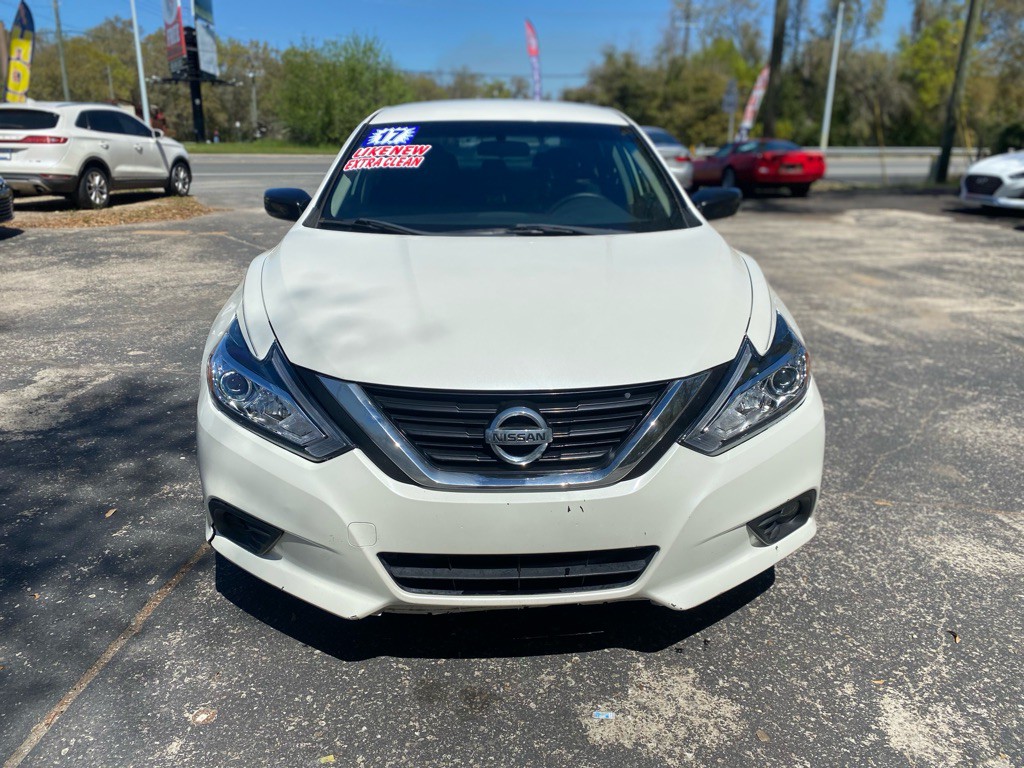 2017 Nissan Altima Image 8